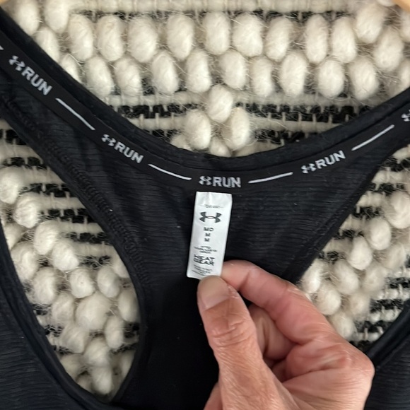 Under armour running shirt - Picture 3 of 3